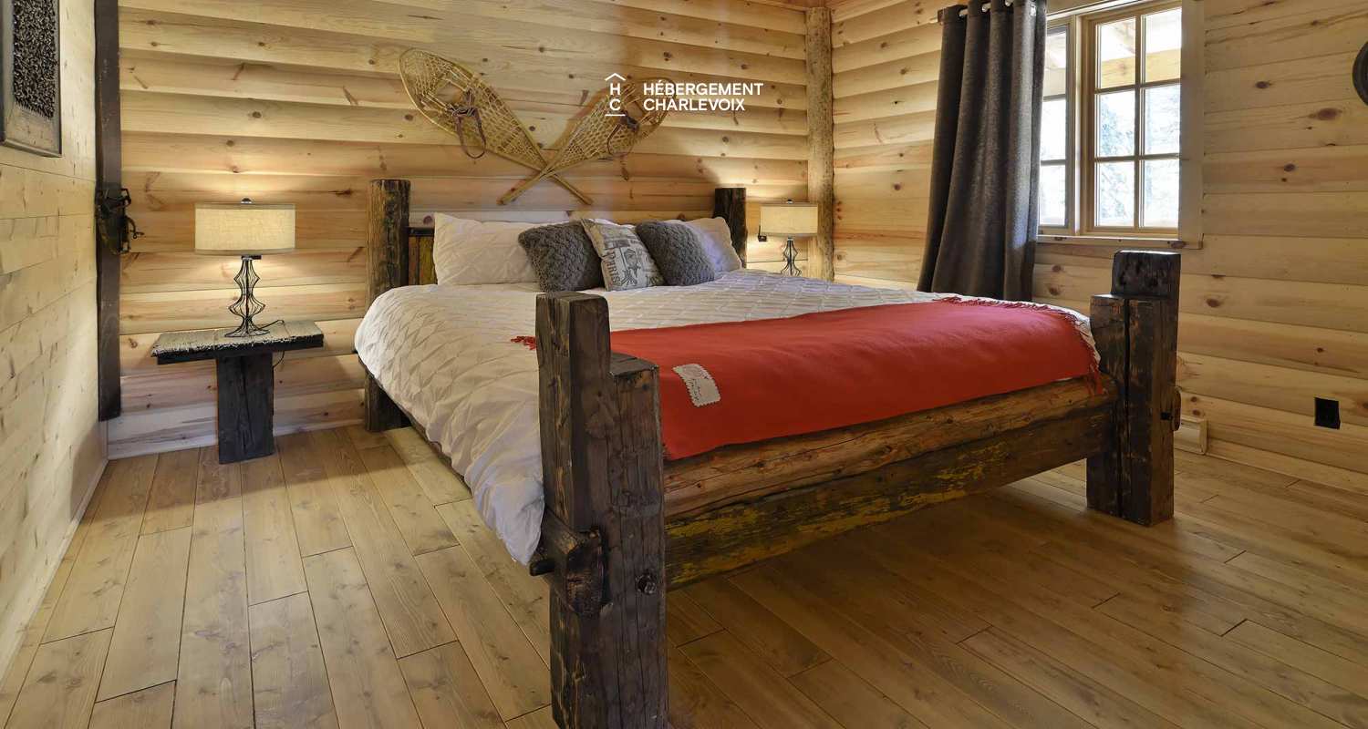 CAB-20 - Très grand chalet en demi-bois rond au coeur de la forêt canadienne.