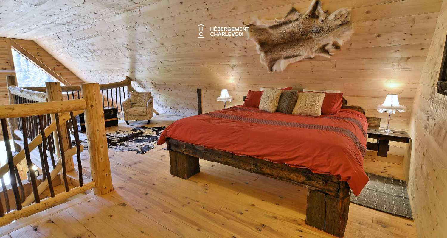 CAB-20 - Très grand chalet en demi-bois rond au coeur de la forêt canadienne.