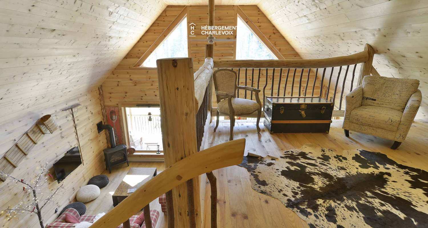CAB-20 - Très grand chalet en demi-bois rond au coeur de la forêt canadienne.