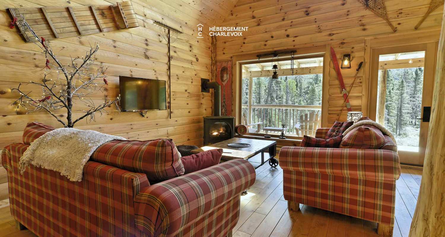CAB-20 - Très grand chalet en demi-bois rond au coeur de la forêt canadienne.
