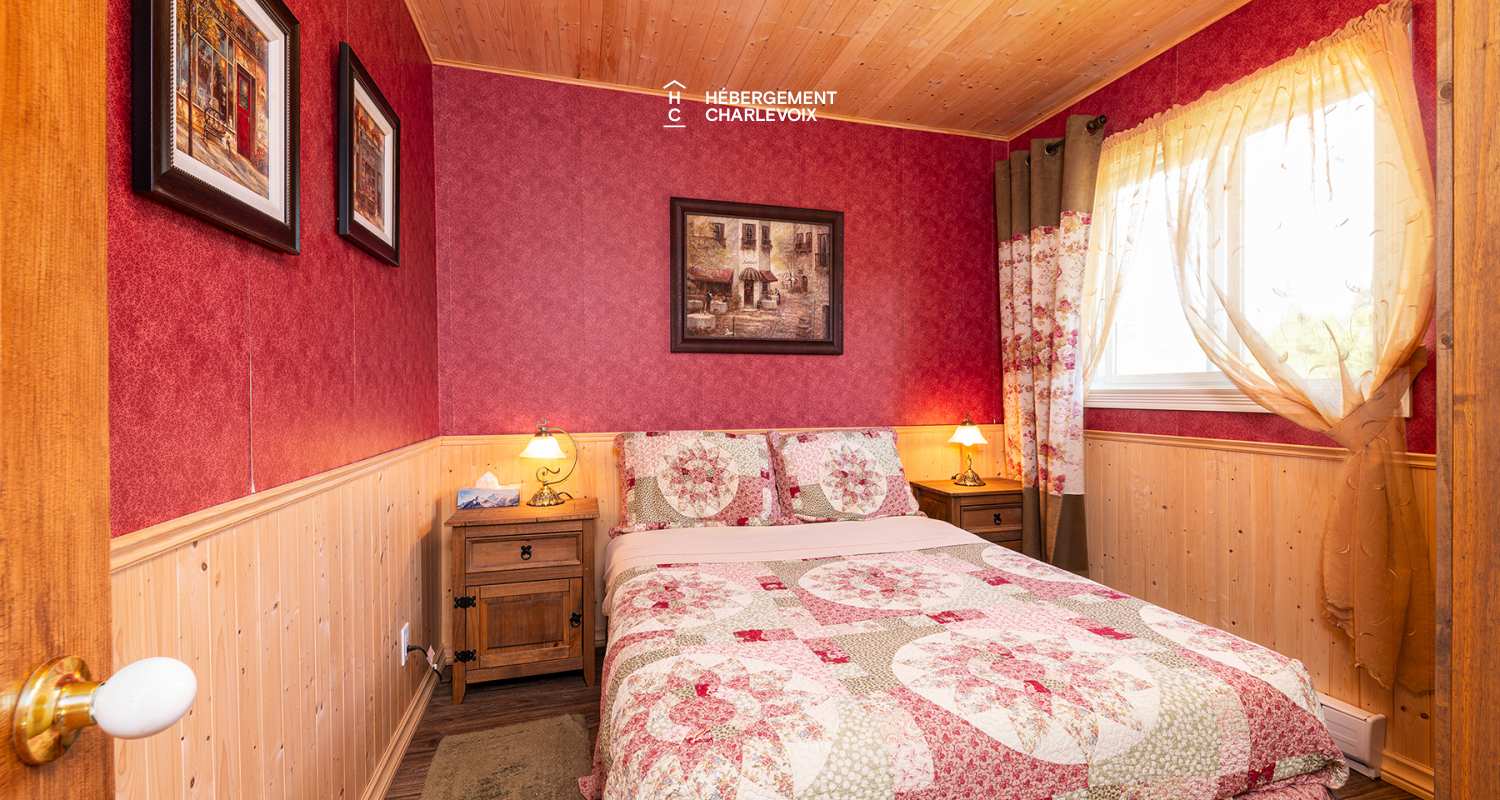 CHA-10 - NOUVEAU...À proximité du Massif aux abords d'un lac