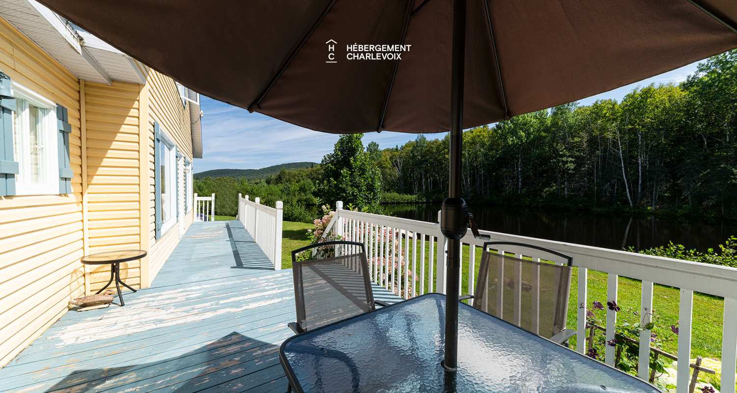 CHA-10 - NOUVEAU...À proximité du Massif aux abords d'un lac