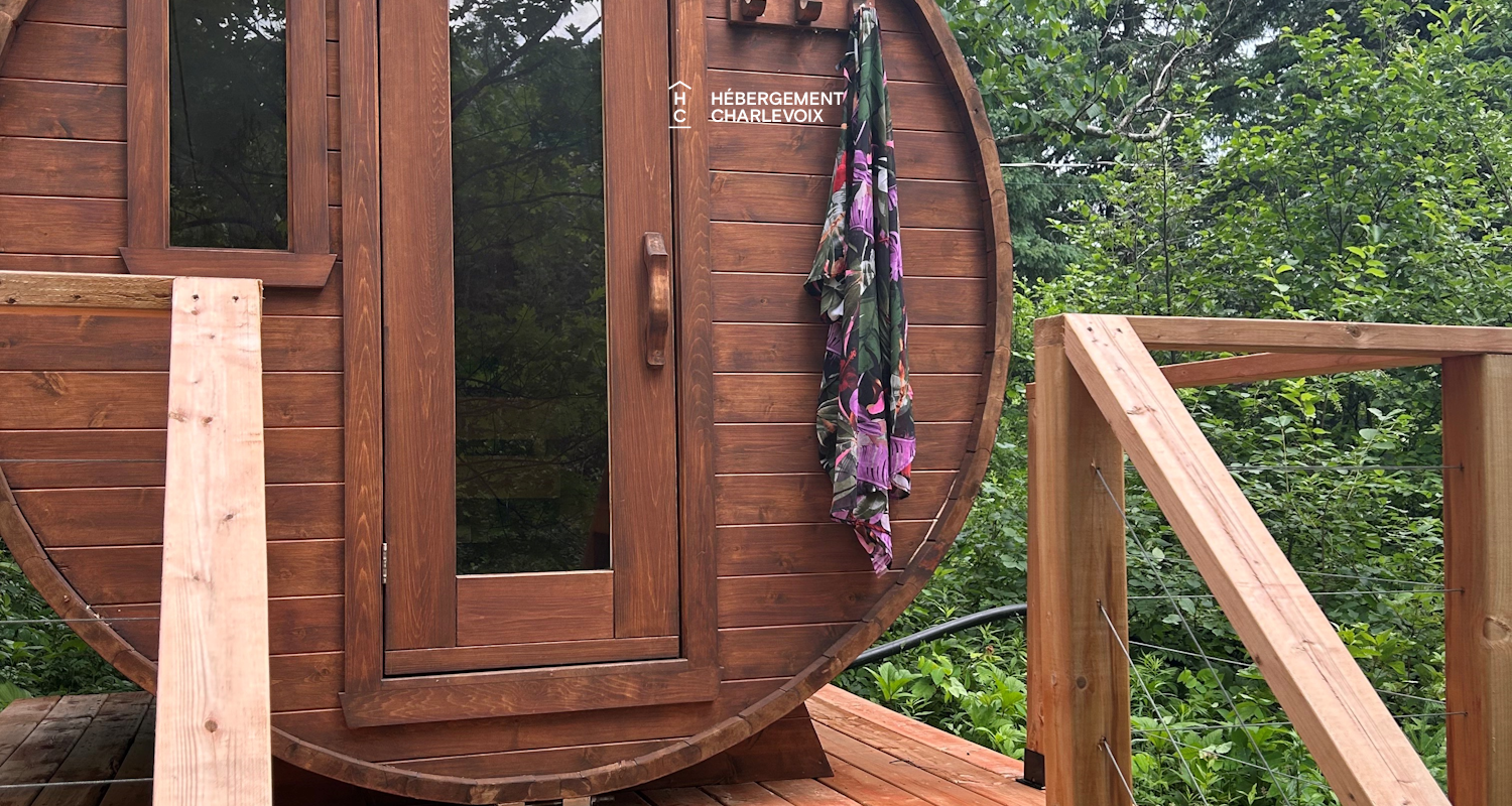 CHA-10 - NOUVEAU...À proximité du Massif aux abords d'un lac