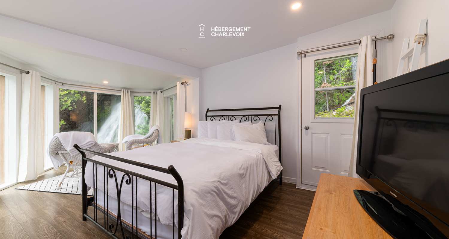 CHU-35 - A charming little waterfall to go with the spa