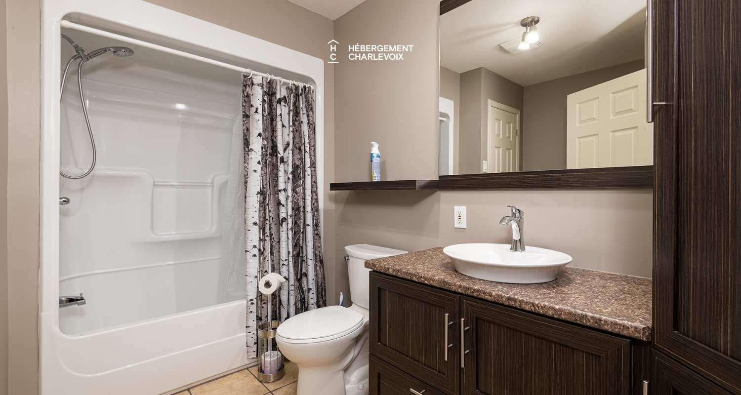 CIN-57-1 - Grand chalet avec 2 unités confortables avec vue sur le fleuve!