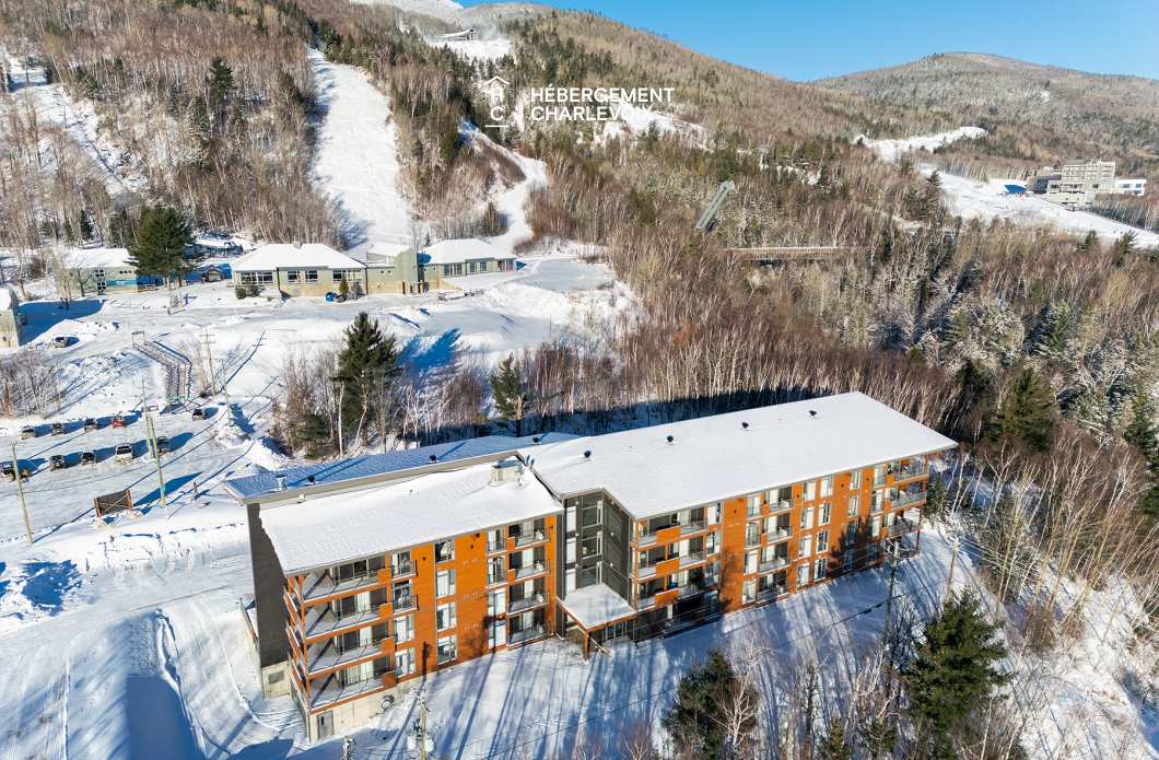 Cache 2 rooms-2 lits Queen, 2 lits simples superposés, 1 divan-lit - 1 à 8 personnes - Is located at less than 200 meters from the chairlift