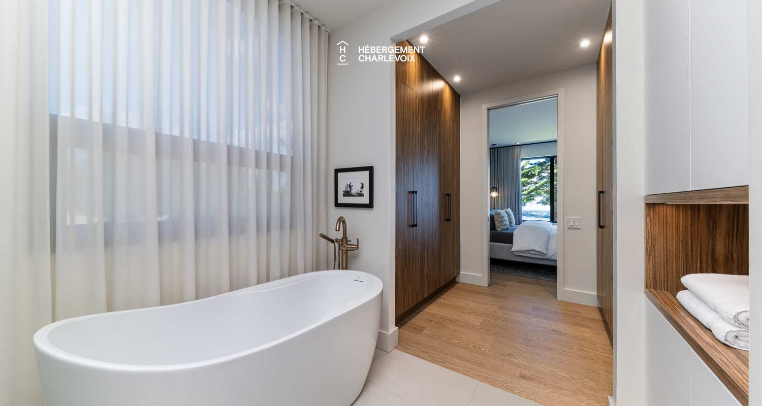 DAM-330 - Breathtaking view of the St. Lawrence River.