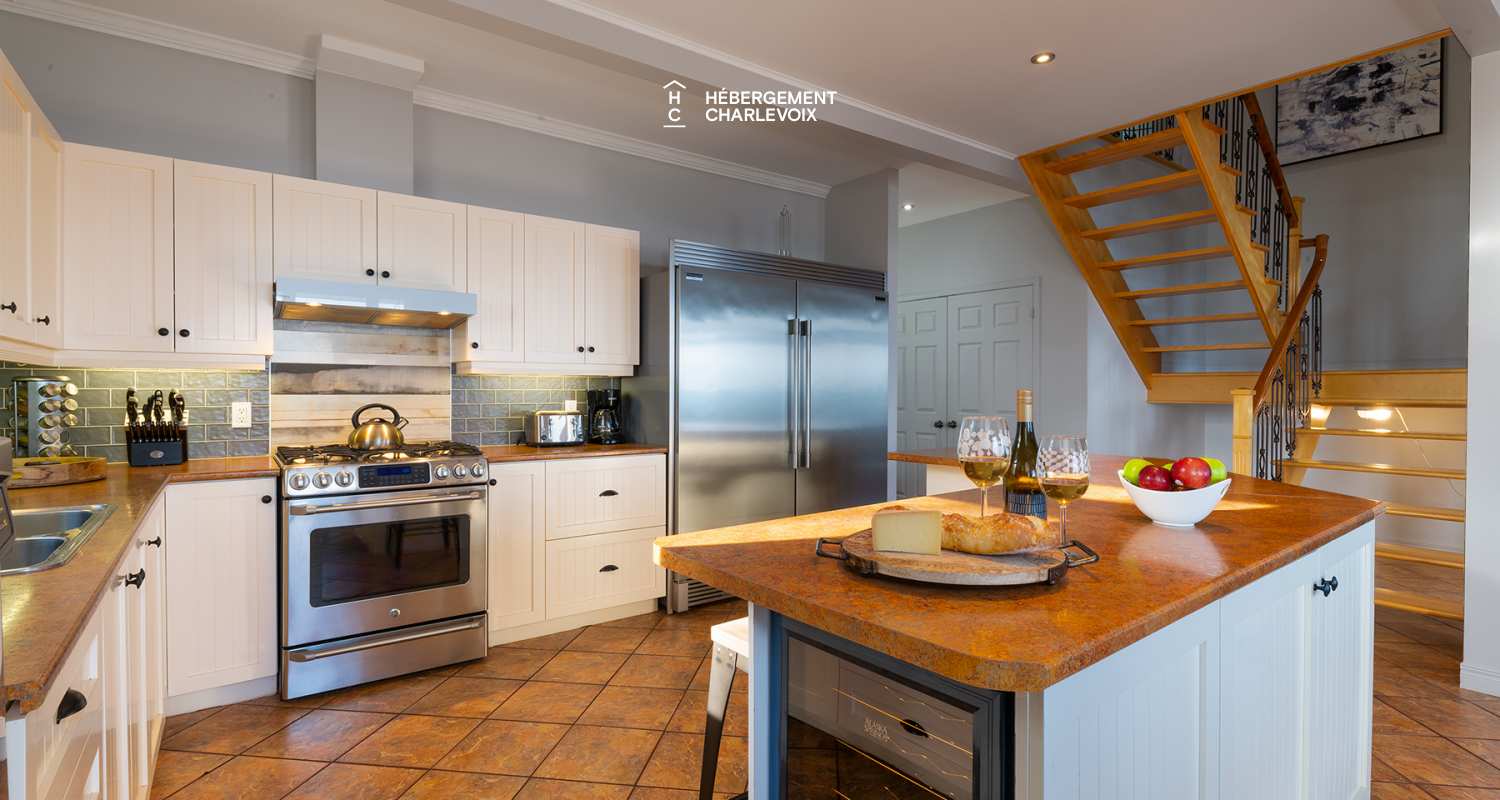 EAU- 318 - The view is magnificent on the St-Lawrence River!!