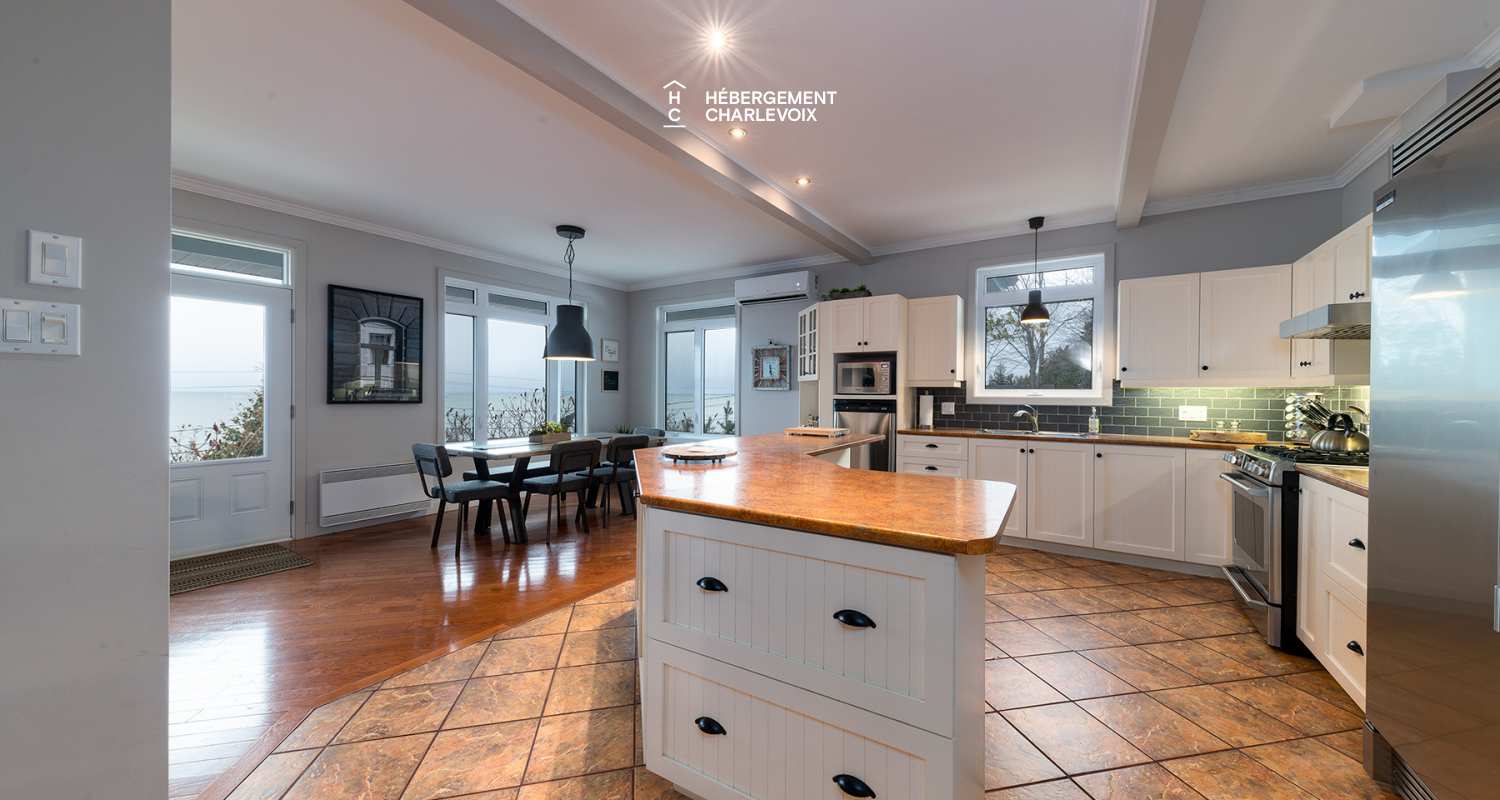 EAU- 318 - The view is magnificent on the St-Lawrence River!!