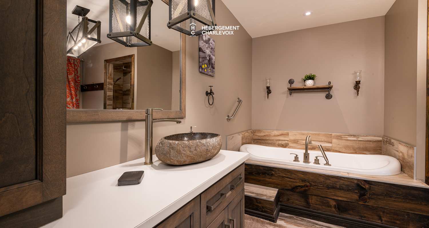 FEU-73 - Exceptional house with riverview