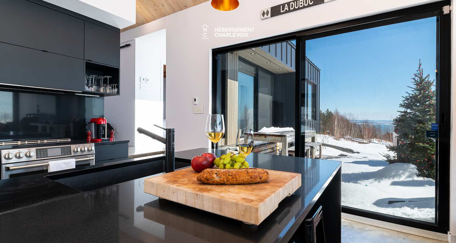 FLO-245 - Extraordinary brightness in Charlevoix.