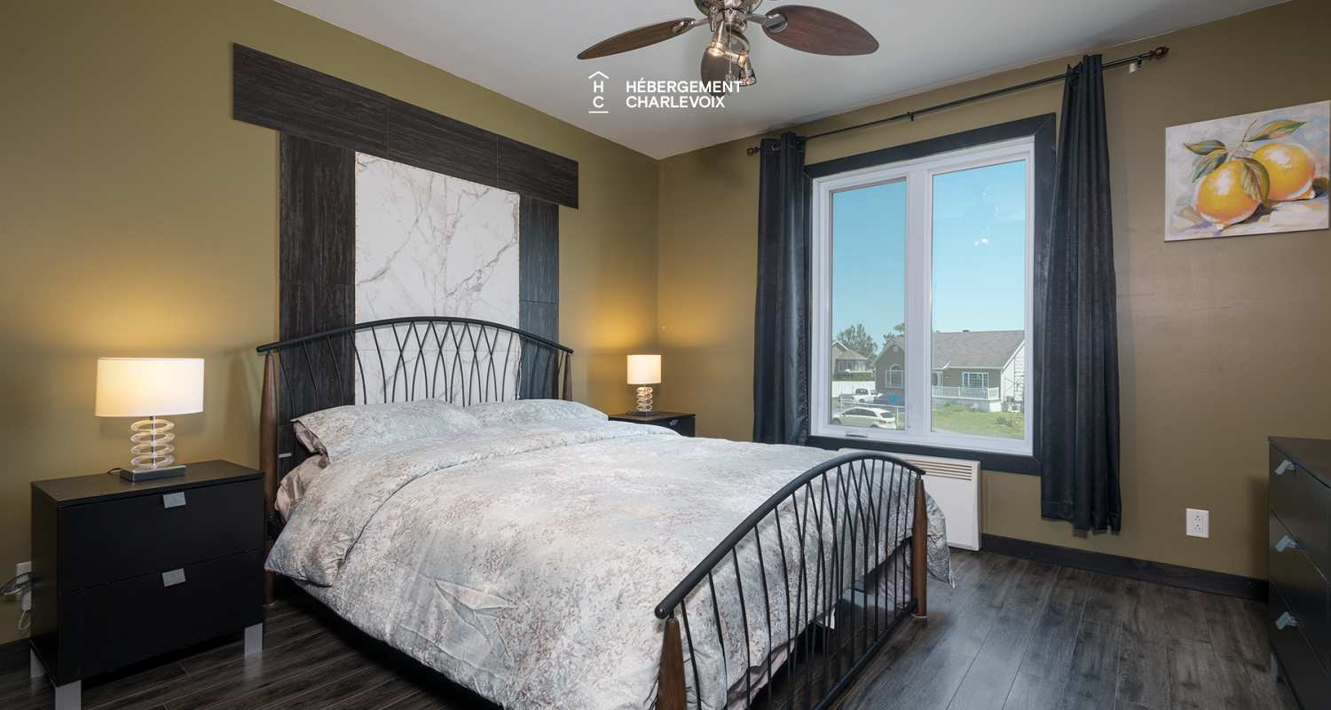 Le 1070 -  Au coeur du village près de la plage et du Massif.  Location au mois.