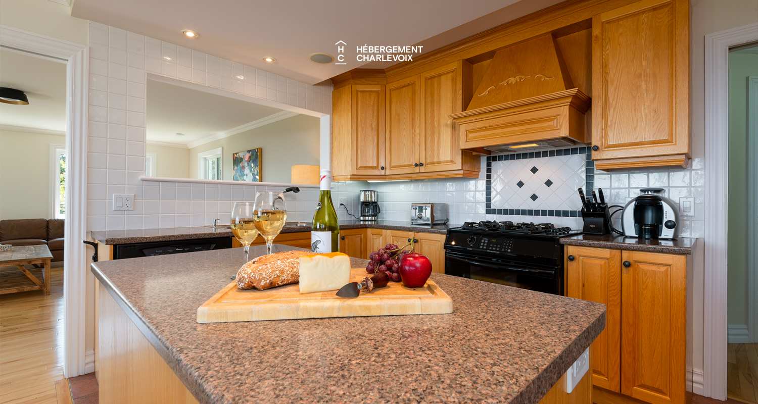 MAR-271 - Inviting Villa with breathaking views: Perfect for gatherings and exploring beautiful Charlevoix!