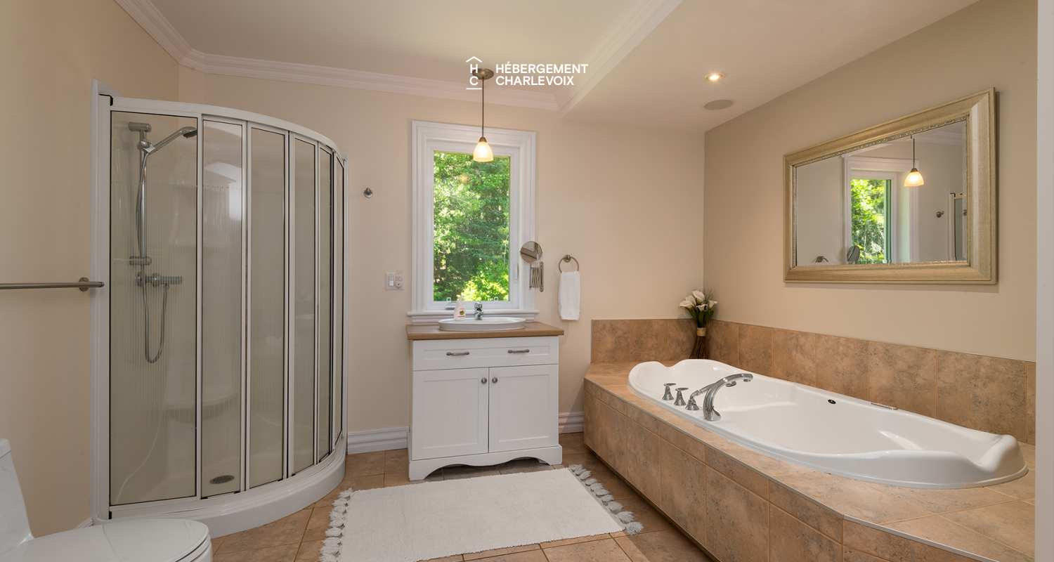 MAR-271 - Inviting Villa with breathaking views: Perfect for gatherings and exploring beautiful Charlevoix!