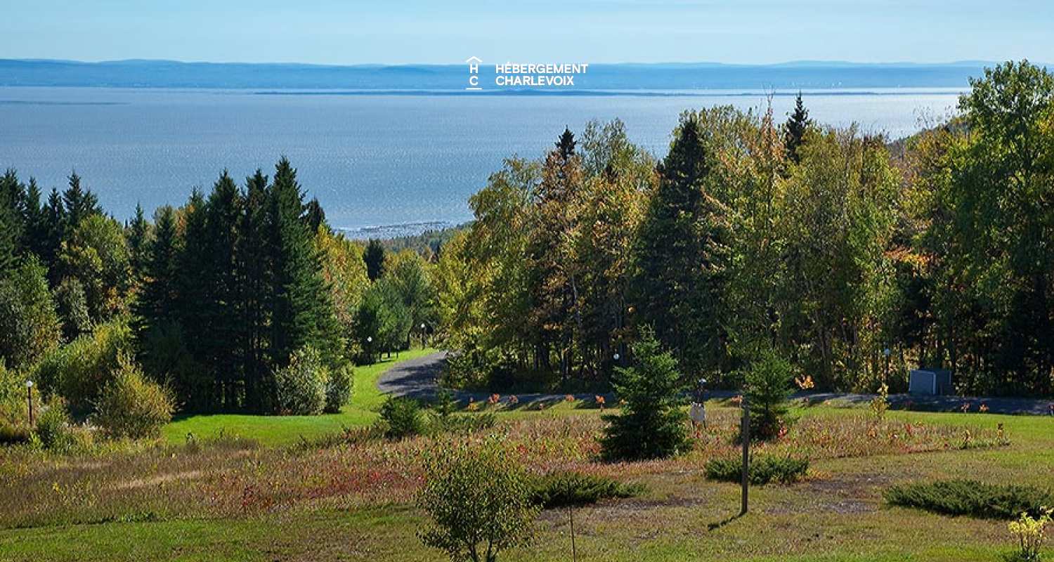 MAR-271 - Inviting Villa with breathaking views: Perfect for gatherings and exploring beautiful Charlevoix!