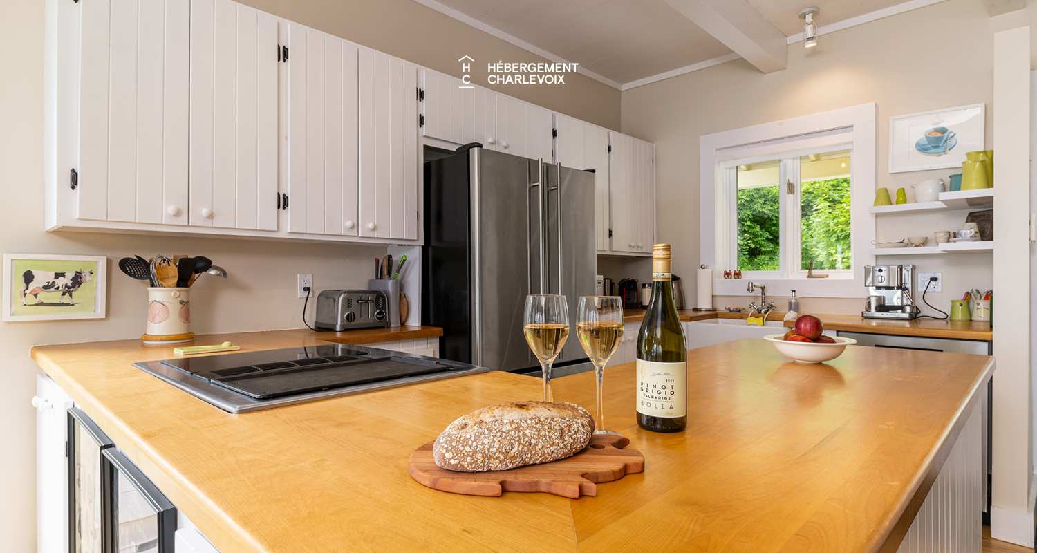 MER-294 - View is magnificent on the St-Lawrence River!!