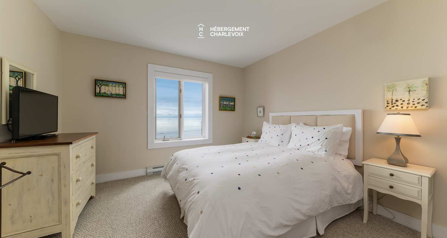 MER-294 - View is magnificent on the St-Lawrence River!!