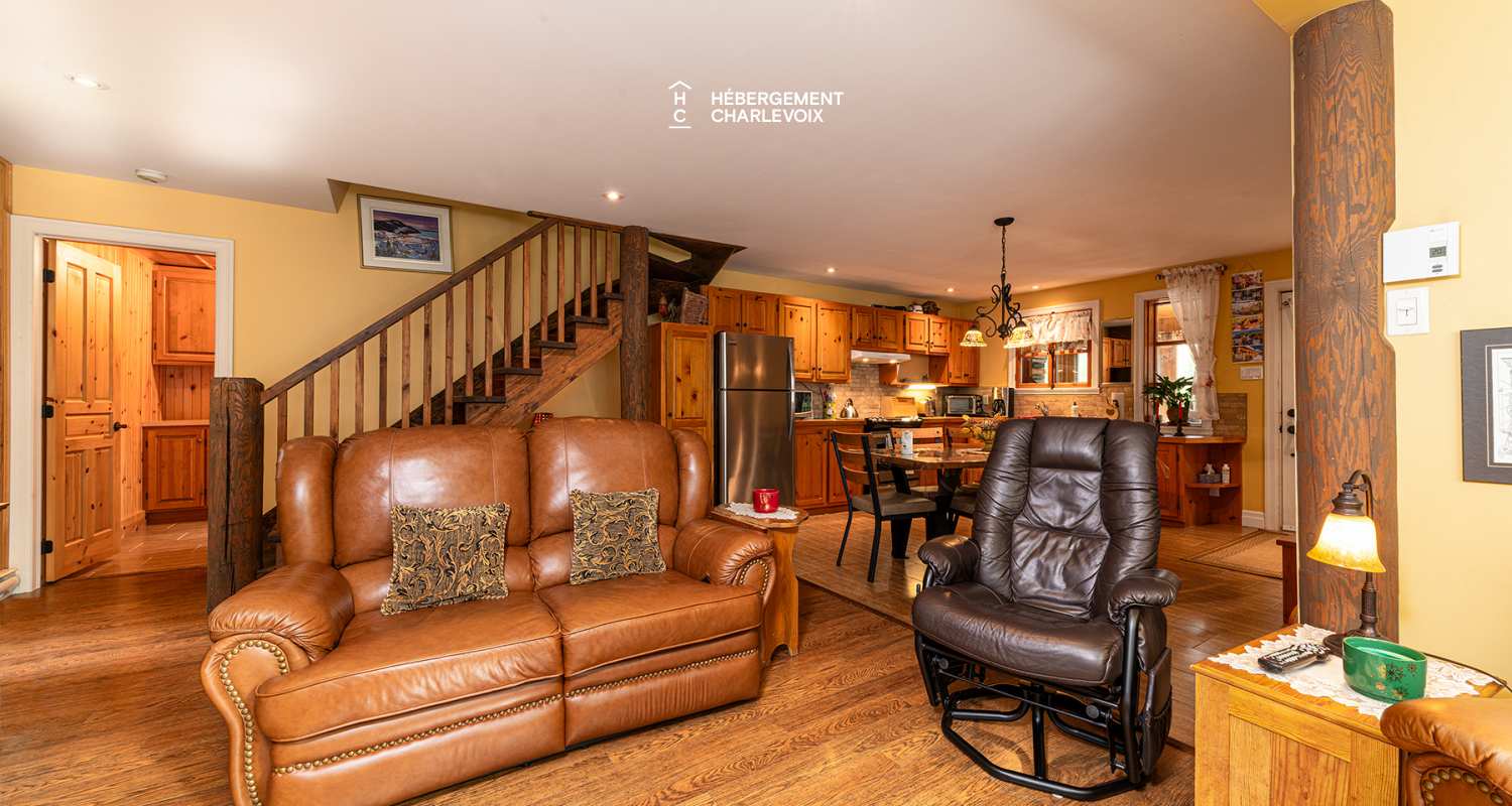 MON-71 - A bucolic garden with an outdoor sauna