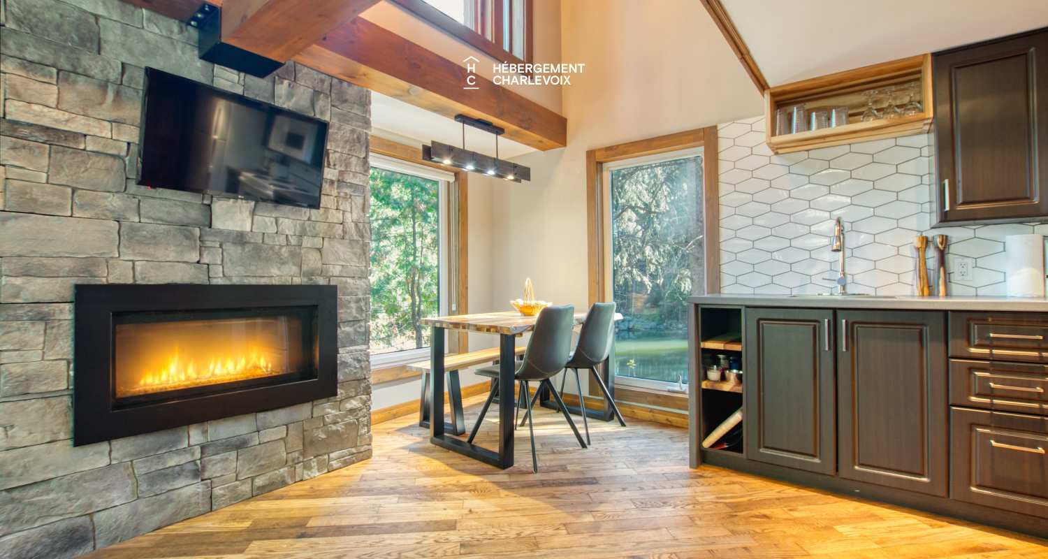 NIF-256 - Cottage on the edge of a lake with trail, waterfall and pond