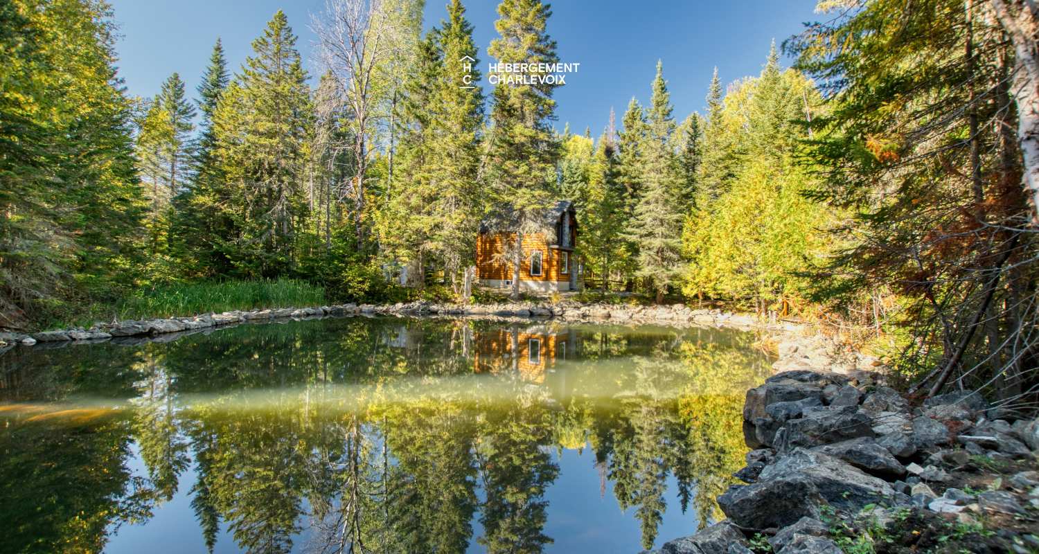 NIF-256 - Cottage on the edge of a lake with trail, waterfall and pond