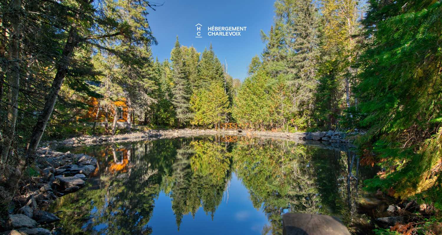 NIF-256 - Cottage on the edge of a lake with trail, waterfall and pond