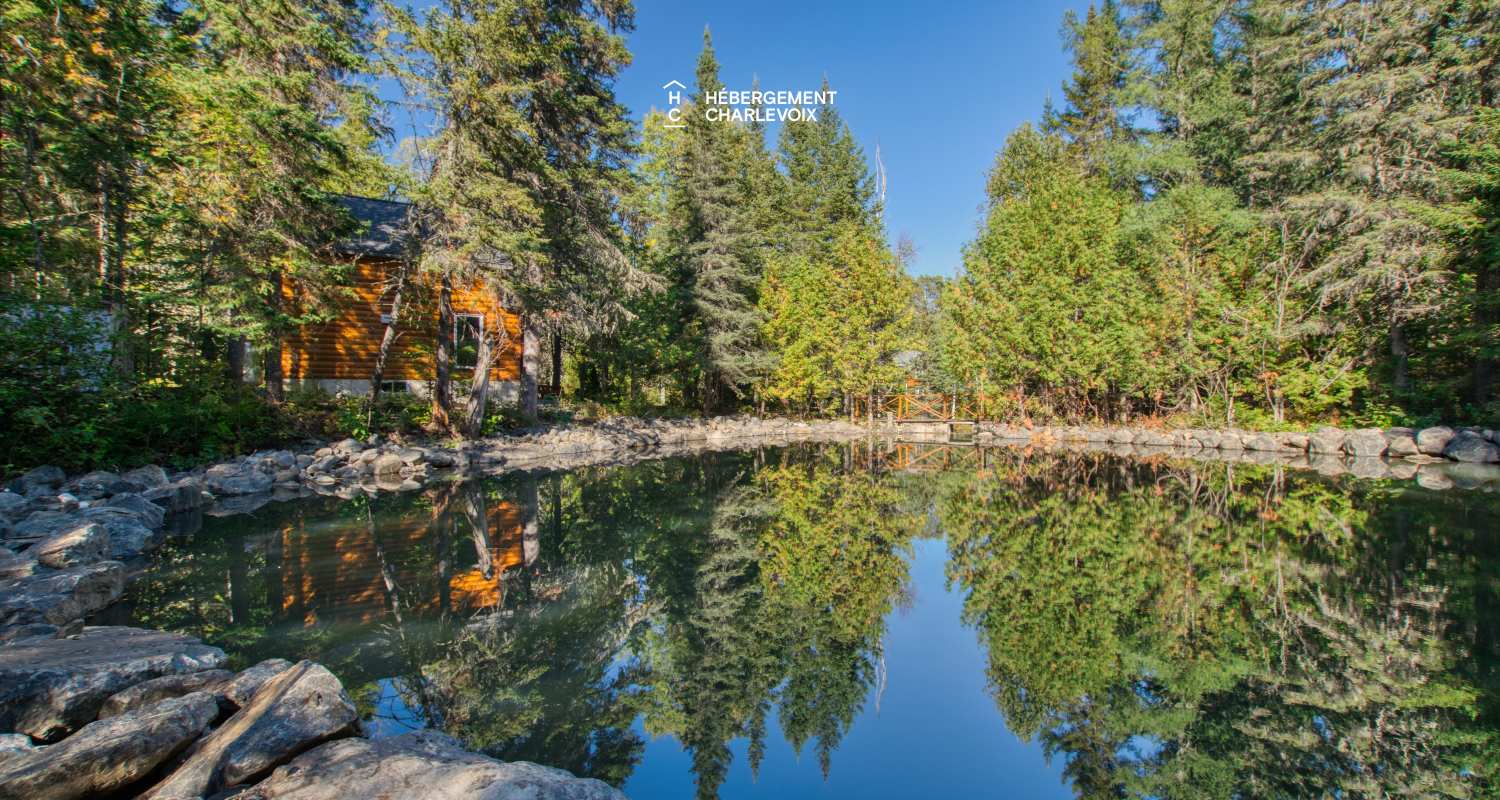 NIF-256 - Cottage on the edge of a lake with trail, waterfall and pond