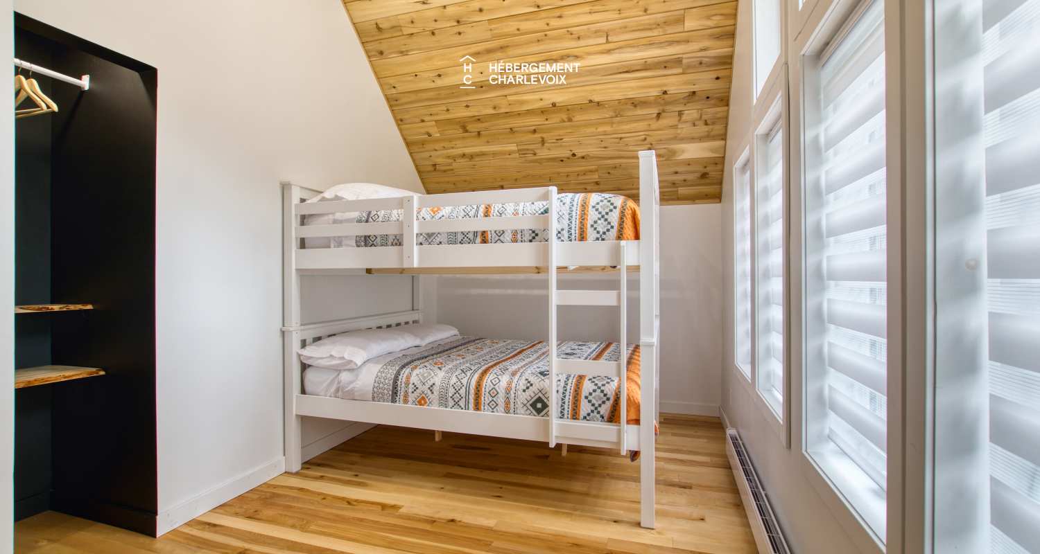 NOUF-256 - Chalet sur le bord d'un lac avec sentier, cascade et étang