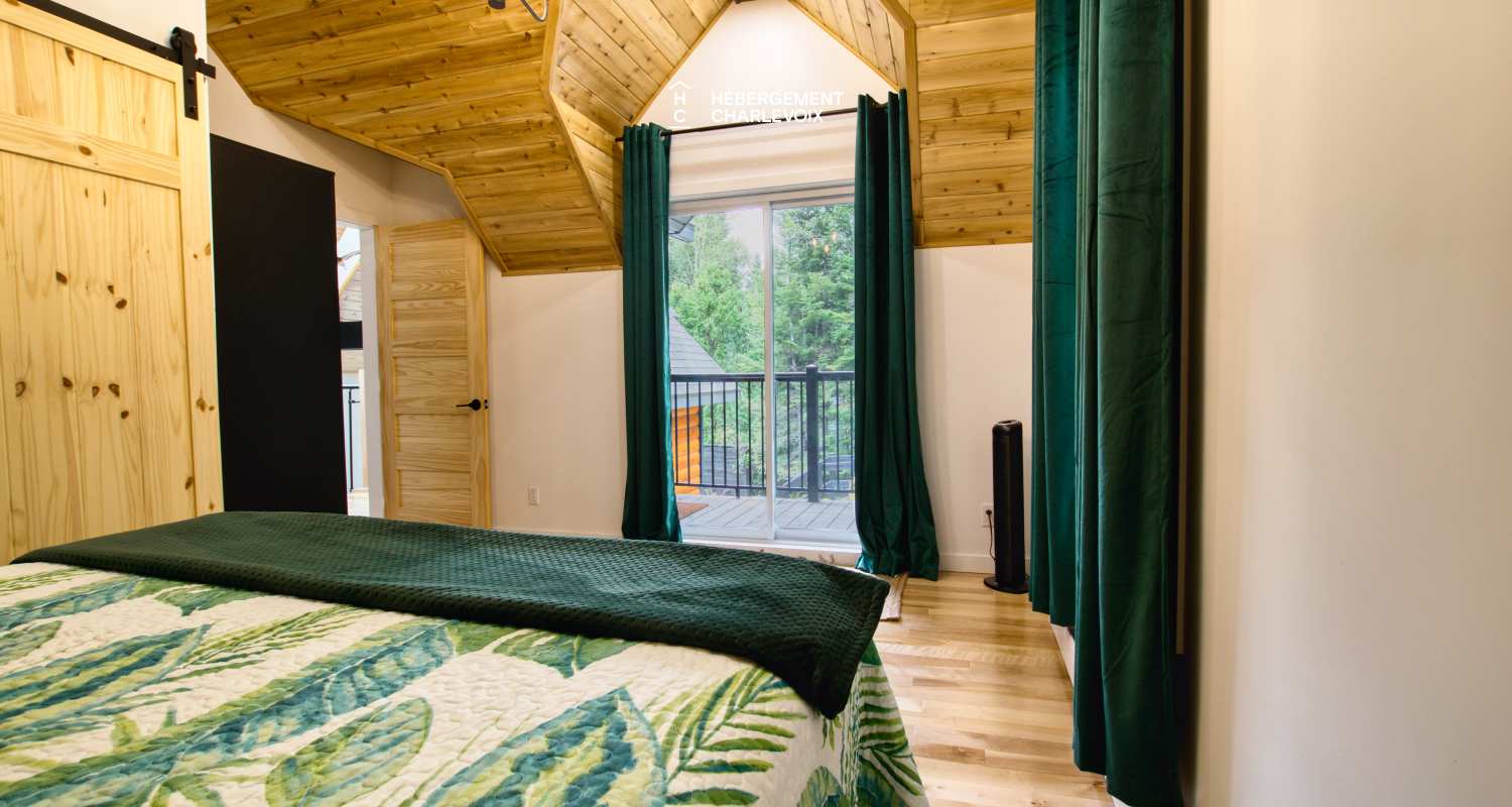 NOUF-256 - Chalet sur le bord d'un lac avec sentier, cascade et étang