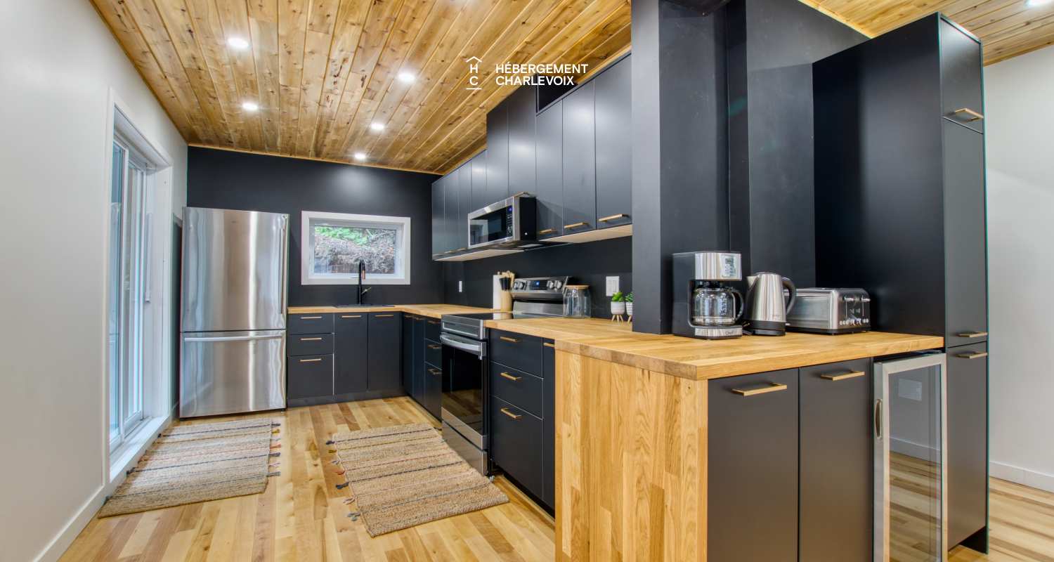 NOUF-256 - Chalet sur le bord d'un lac avec sentier, cascade et étang