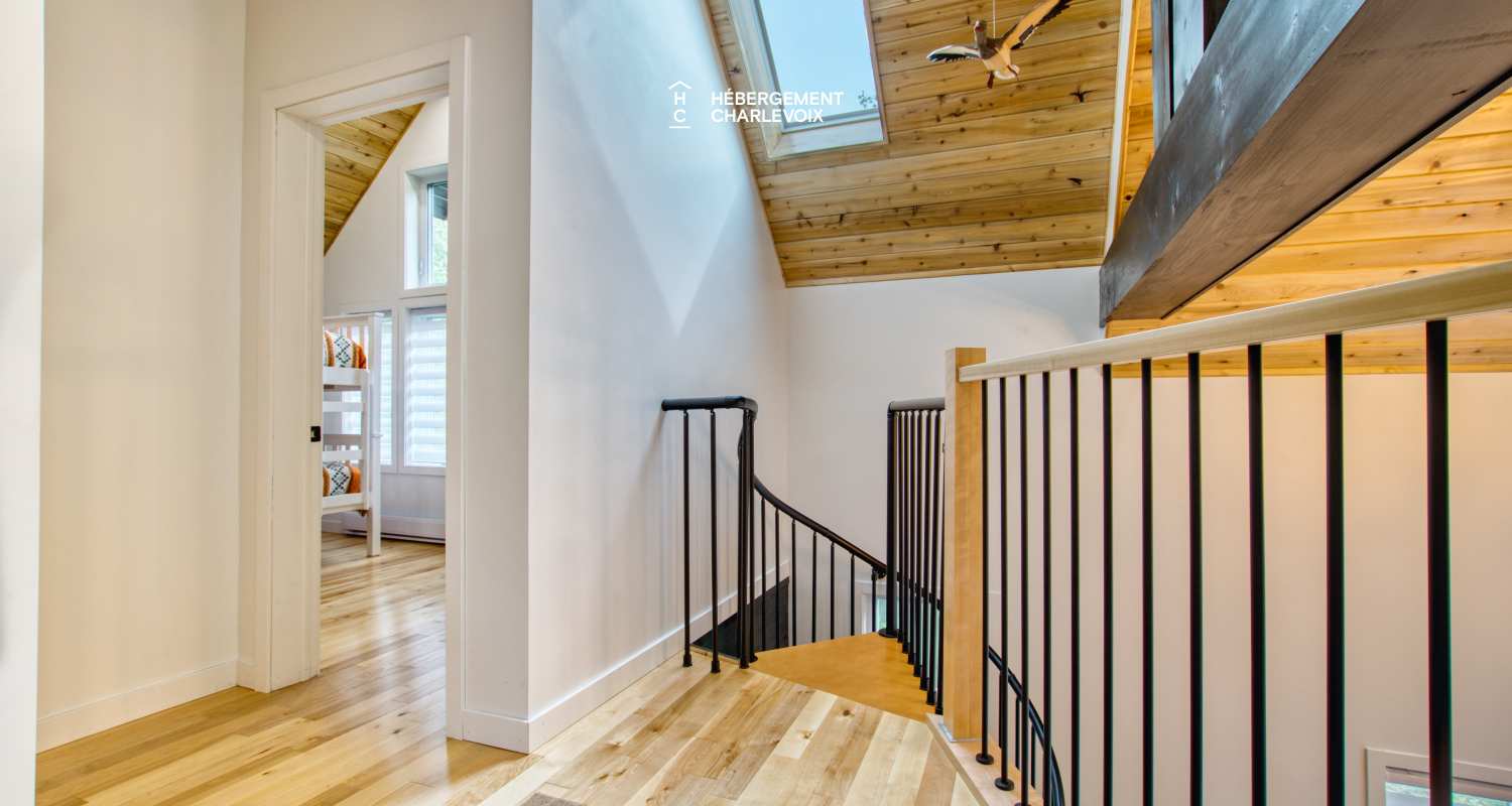 NOUF-256 - Chalet sur le bord d'un lac avec sentier, cascade et étang