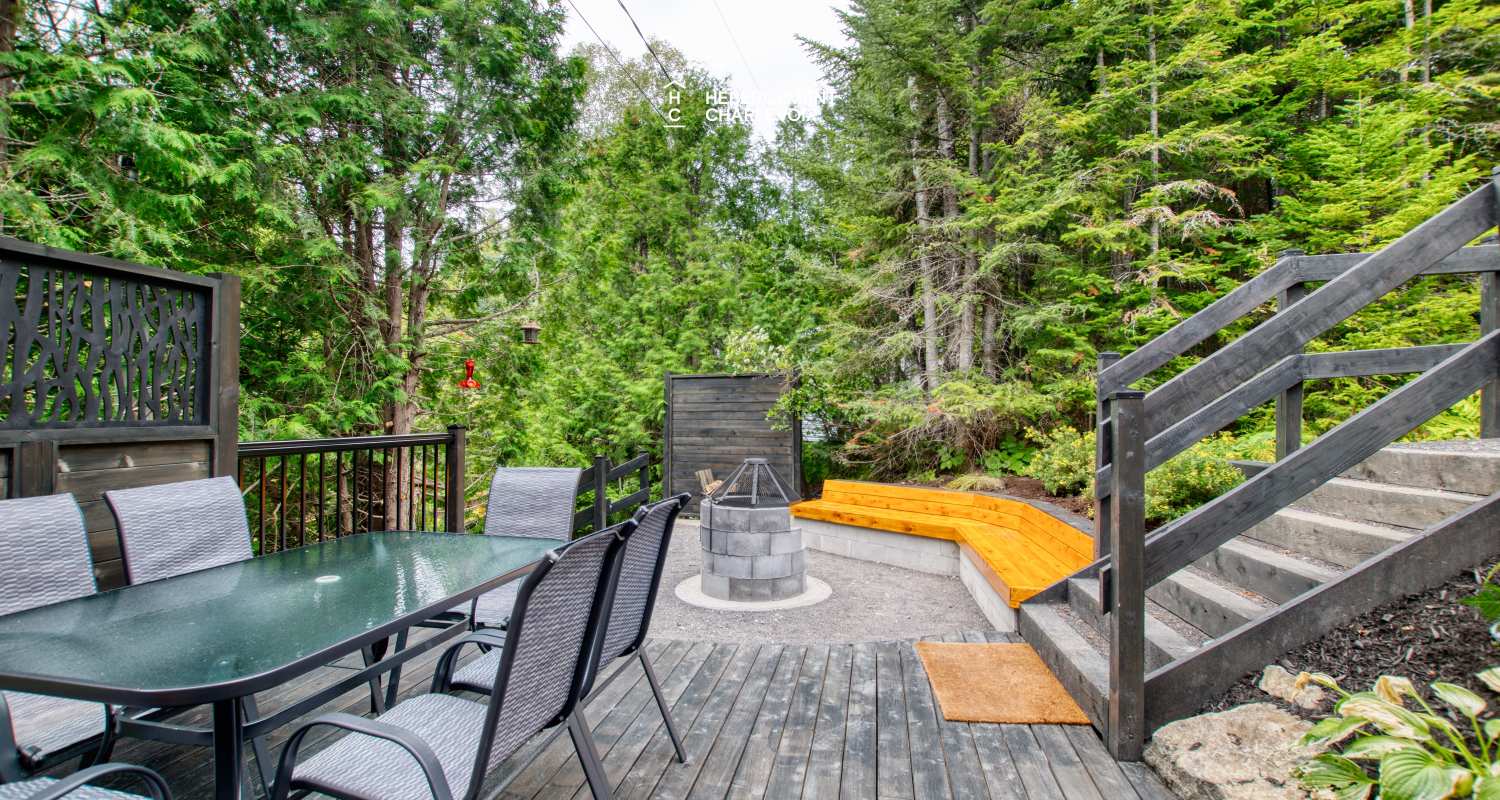 NOUF-256 - Chalet sur le bord d'un lac avec sentier, cascade et étang