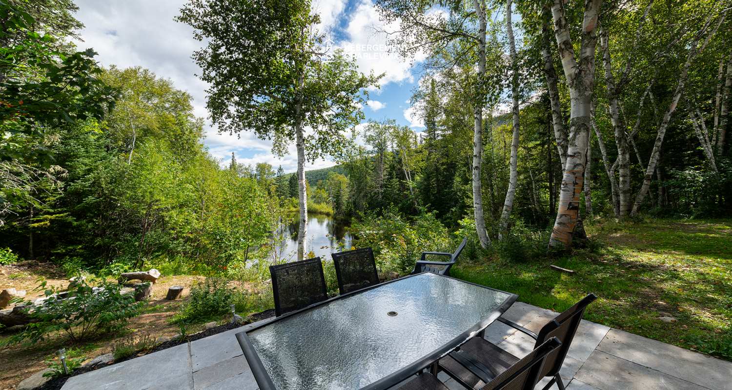 PIO-9 - Chalet de style scandinave avec un lac