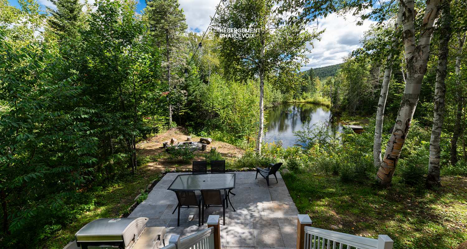 PIO-9 - Chalet de style scandinave avec un lac