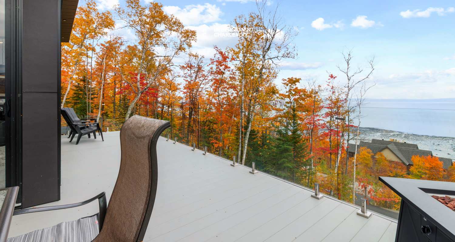 ROC-40 - Chalet neuf avec look contemporain avec vue sur le fleuve !