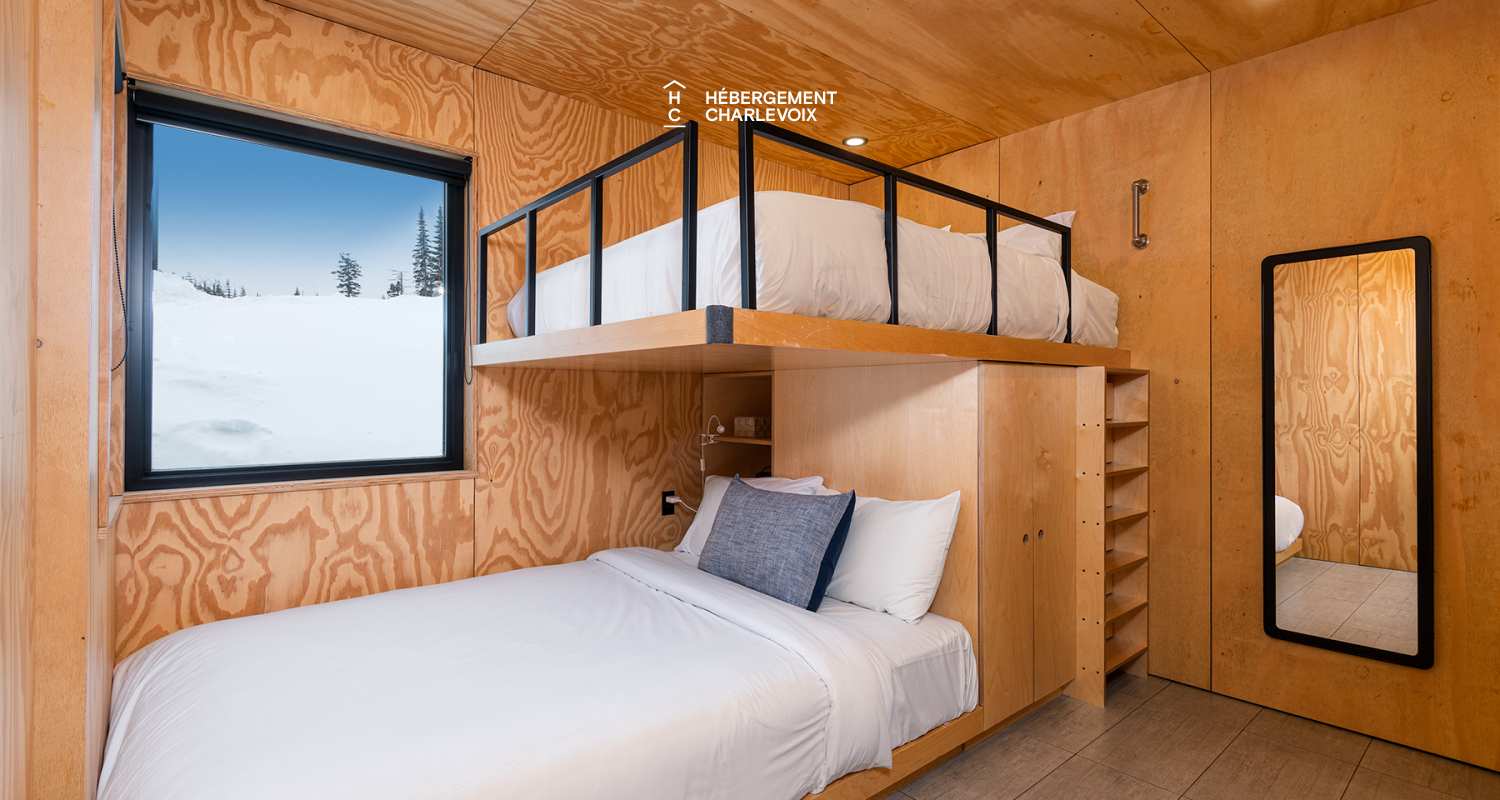 Refuge-17-A - Tini-house at the top the Massif