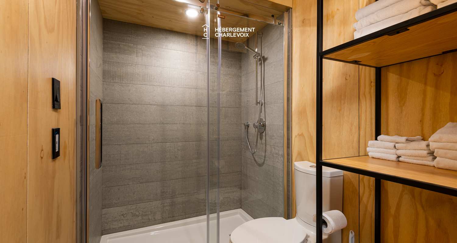 Refuge-17-A - Tini-house at the top the Massif