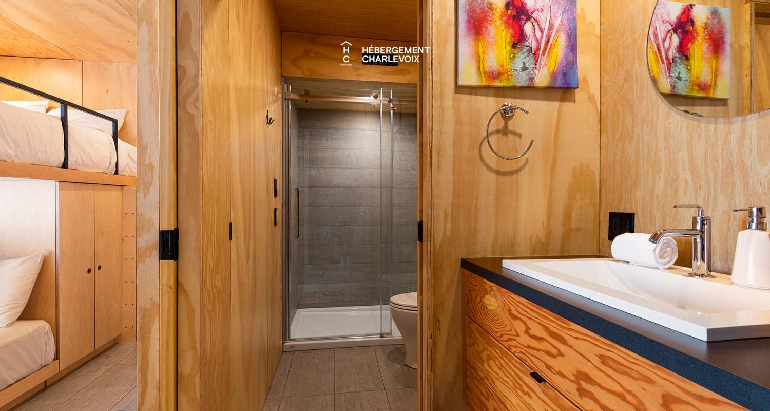 Refuge-17-A - Tini-house at the top the Massif