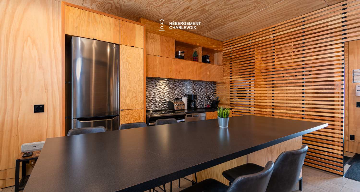 Refuge-17-A - Tini-house at the top the Massif