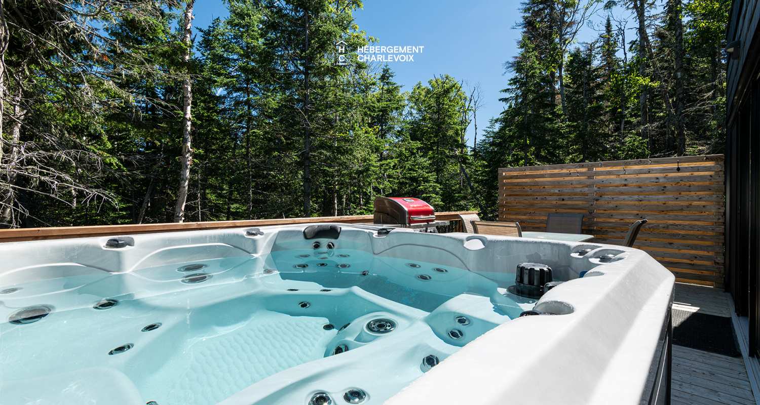 Refuge-17-A - Tini-house at the top the Massif