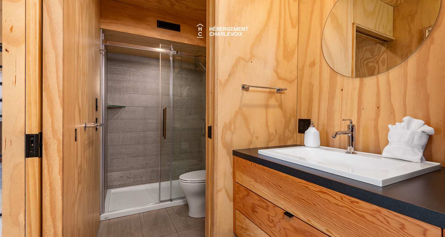 Refuge-17-C - Tini-house at the top the Massif