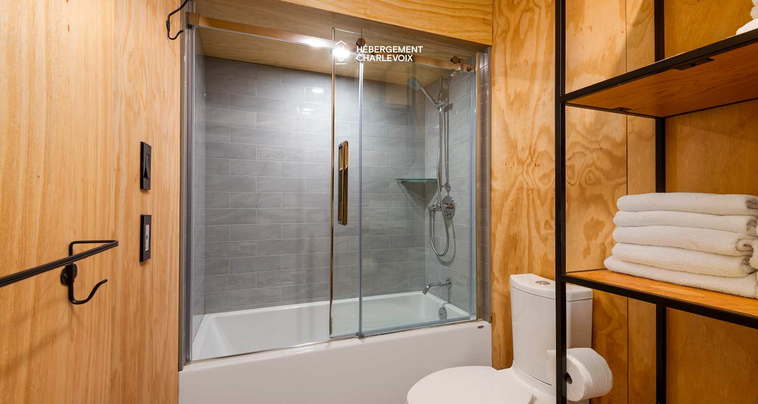 Refuge-5-B - Tini-house at the top the Massif