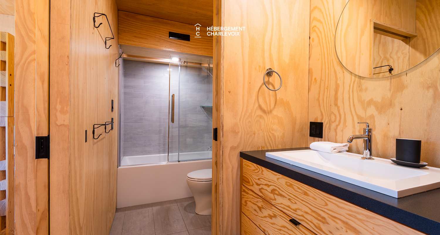 Refuge-5-B - Tini-house at the top the Massif