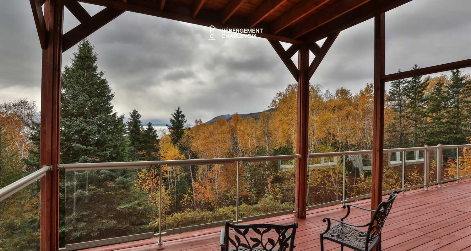 ANO-121B - 10 minutes from the Massif with a view of the St. Lawrence River!