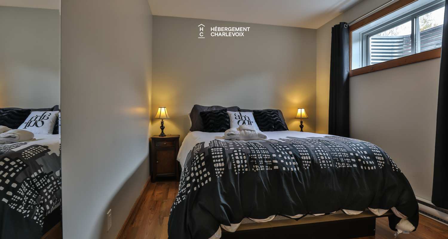 ANO-121B - 10 minutes from the Massif with a view of the St. Lawrence River!