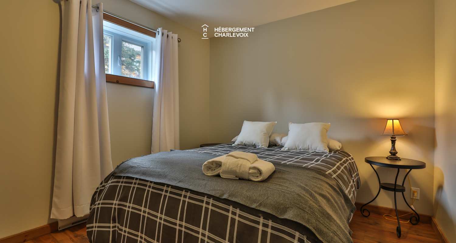 ANO-121B - 10 minutes from the Massif with a view of the St. Lawrence River!