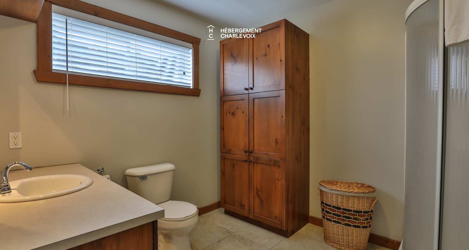 ANO-121B - 10 minutes from the Massif with a view of the St. Lawrence River!