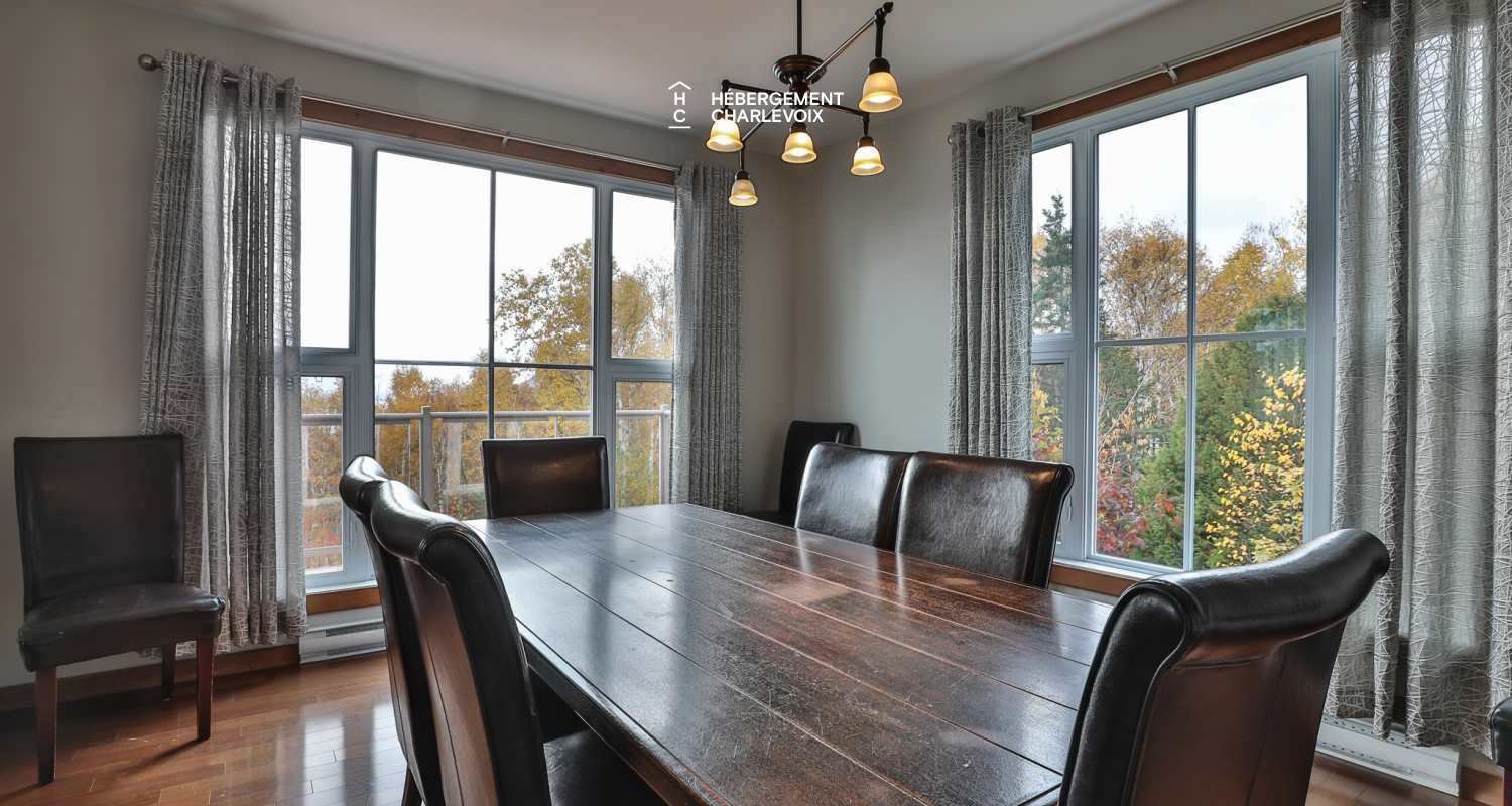 ANO-121B - 10 minutes from the Massif with a view of the St. Lawrence River!