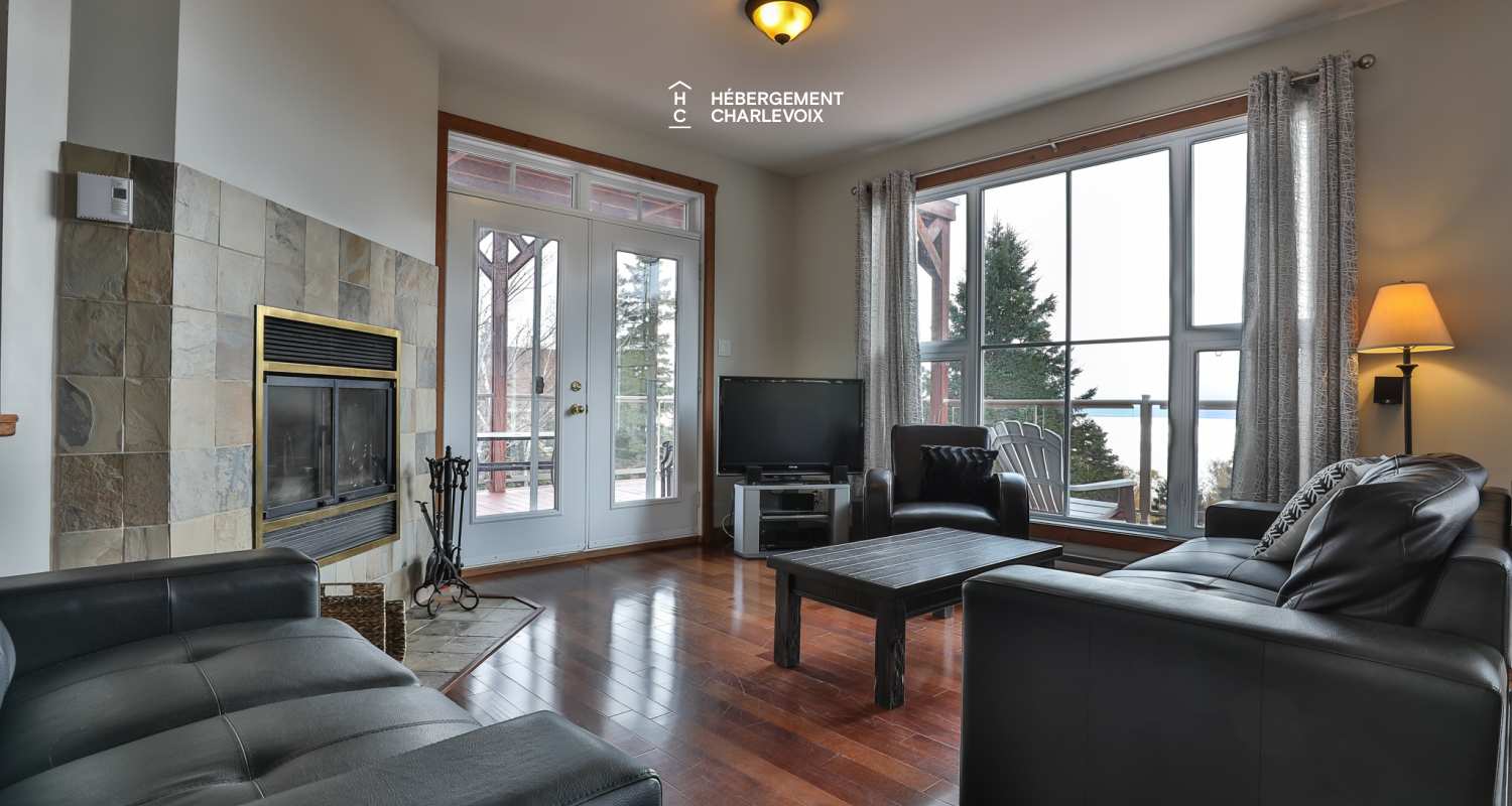 ANO-121B - 10 minutes from the Massif with a view of the St. Lawrence River!