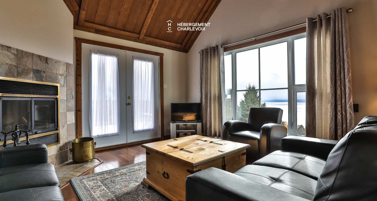 ANO 121H - Country cottage features impressive views of the St. Lawrence River