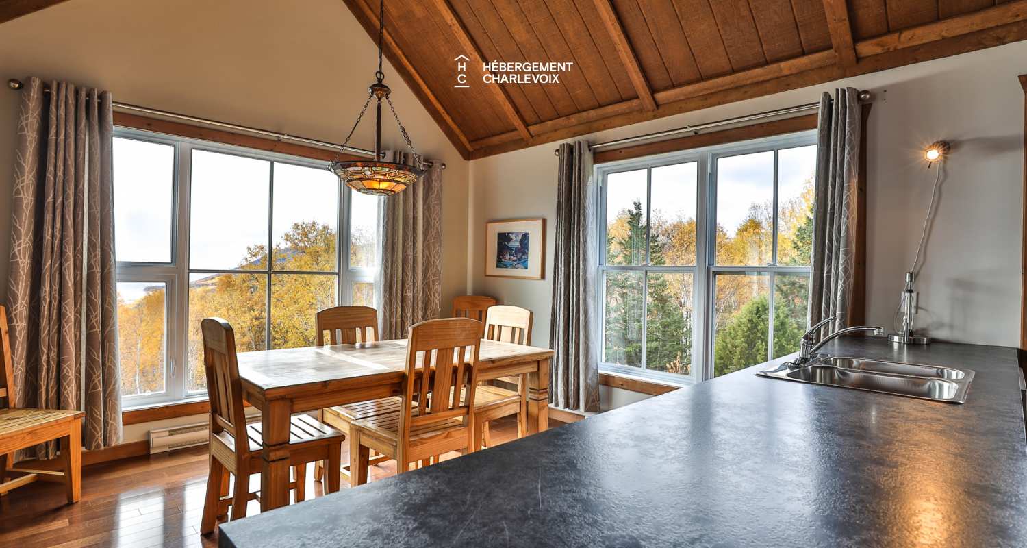 ANO 121H - Country cottage features impressive views of the St. Lawrence River